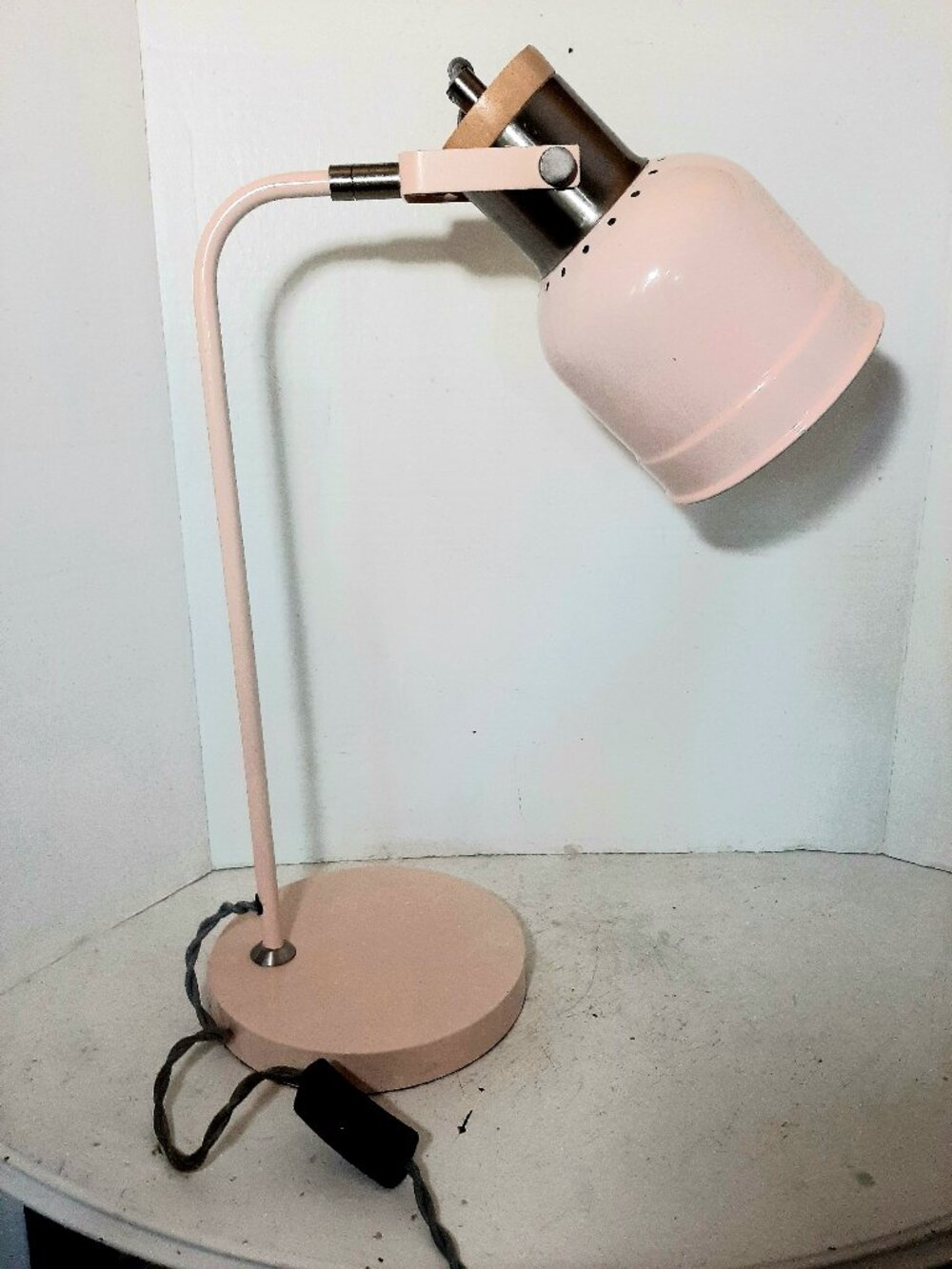 Blush Pink Enamel Adjustsble Desk Task Lighting